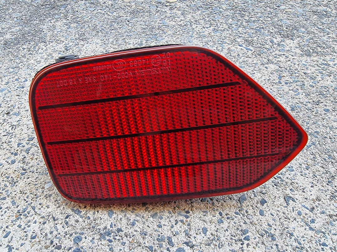 Genuine Subaru XV GT 17 - 21 Rear Bumper Bar Reflector Light Red Insert Right RH